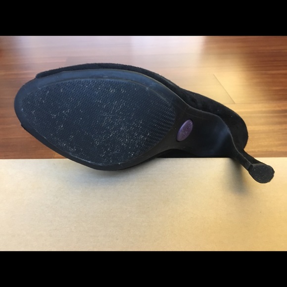 Me Too Suede Janella Peep Toe Heel - Picture 5 of 7